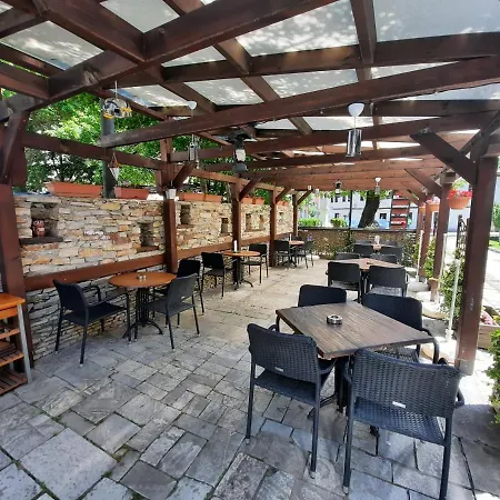 Hotel семеен хотел-ресторант маламовата къща 2*