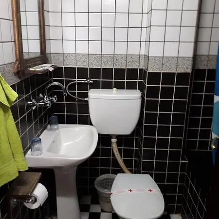 семеен хотел-ресторант маламовата къща Goze Deltschew