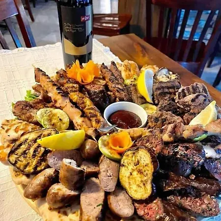 Hotel семеен хотел-ресторант маламовата къща Goze Deltschew