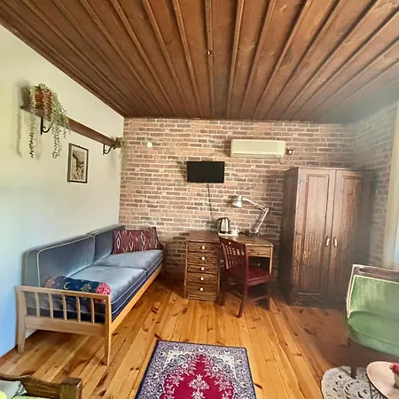 семеен хотел-ресторант маламовата къща 2* Goze Deltschew