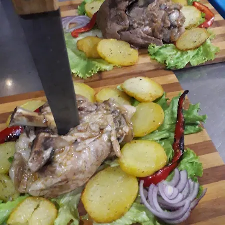 Hotel семеен хотел-ресторант маламовата къща Goze Deltschew