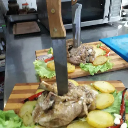 семеен хотел-ресторант маламовата къща Hotel Goze Deltschew