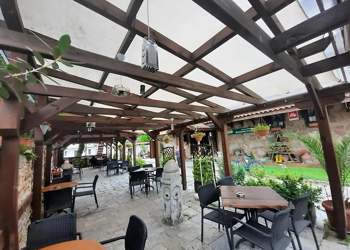 Хотел семеен хотел-ресторант маламовата къща 2*