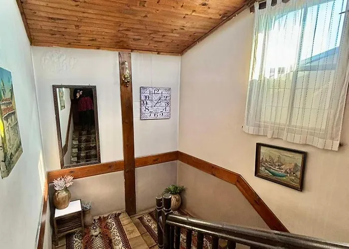 Хотел семеен хотел-ресторант маламовата къща 2*