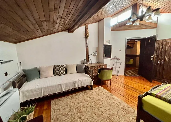 Хотел семеен хотел-ресторант маламовата къща 2*